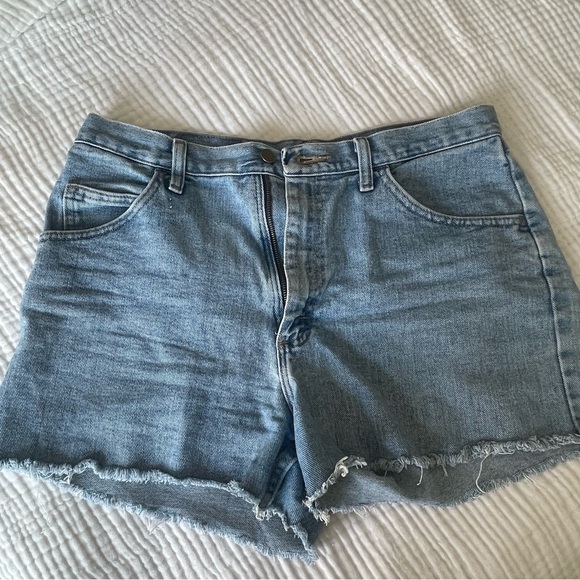 Wrangler Relaxed Fit Denim Shorts - Vintage Wash Cut Off Blue Jean - Picture 1 of 6